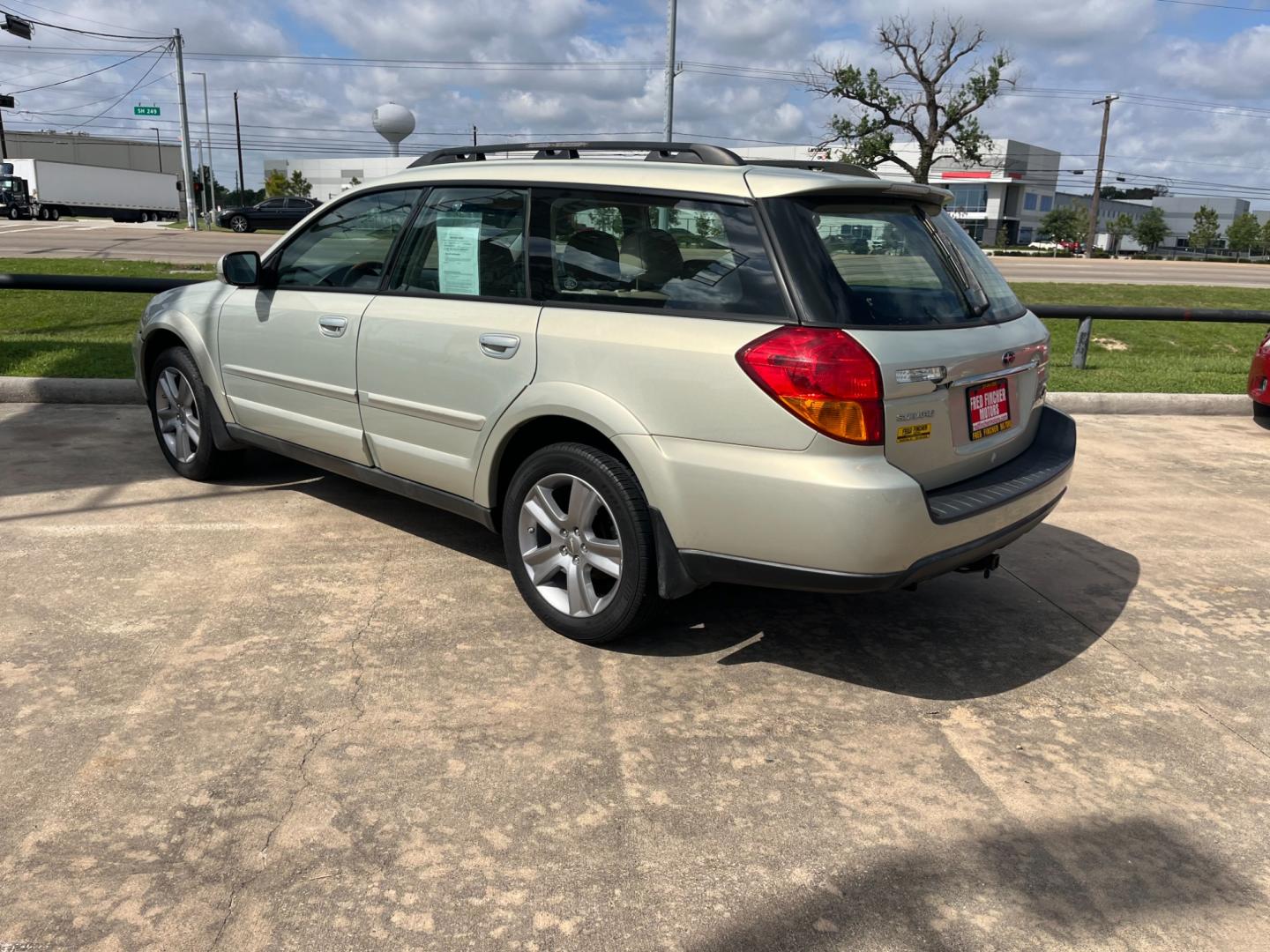 2005 GOLD /TAN Subaru Outback 3.0R L.L.Bean Edition Wagon (4S4BP86C354) with an 3.0L H6 DOHC 24V engine, 5-Speed Automatic Overdrive transmission, located at 14700 Tomball Parkway 249, Houston, TX, 77086, (281) 444-2200, 29.928619, -95.504074 - Photo#4